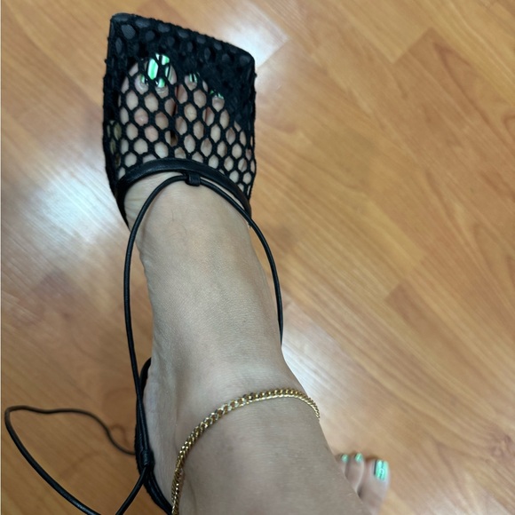 Size 7, true to size black heels - Picture 7 of 8